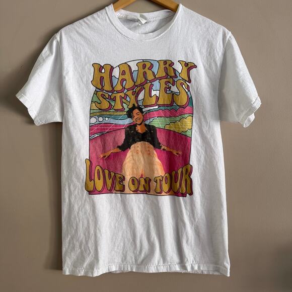 Harry Styles Love On Tour White Short Sleeve T Shirt Concert Tee Size Medium - Picture 1 of 5